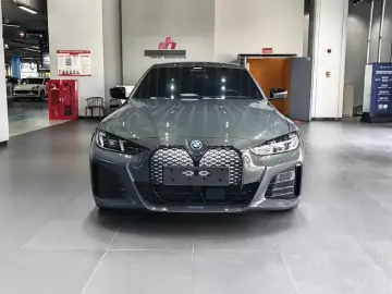 2025 BMW i4 с пробегом 10 000 км