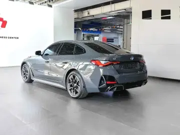 2025 BMW i4 с пробегом 10 000 км
