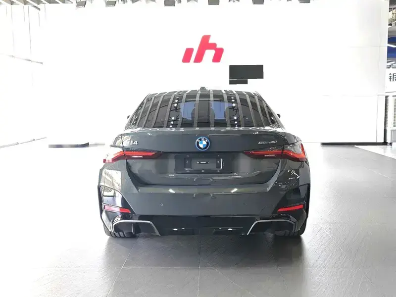 2025 BMW i4 с пробегом 10 000 км