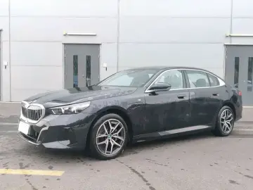 2025 BMW i5 с пробегом 20 000 км