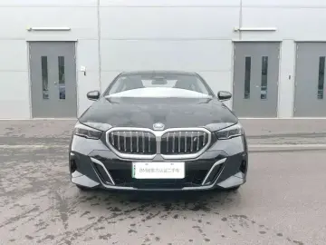 2025 BMW i5 с пробегом 20 000 км