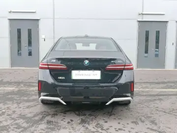 2025 BMW i5 с пробегом 20 000 км