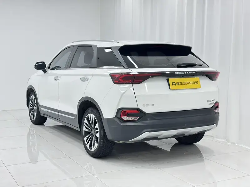 2021 Bestune T77 с пробегом 10 600 км