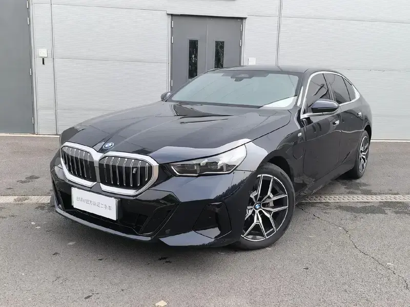 2025 BMW i5 с пробегом 11 800 км