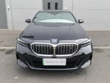 2025 BMW i5 с пробегом 11 800 км