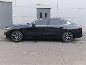2025 BMW i5 с пробегом 11 800 км