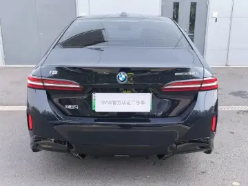 2025 BMW i5 с пробегом 11 800 км