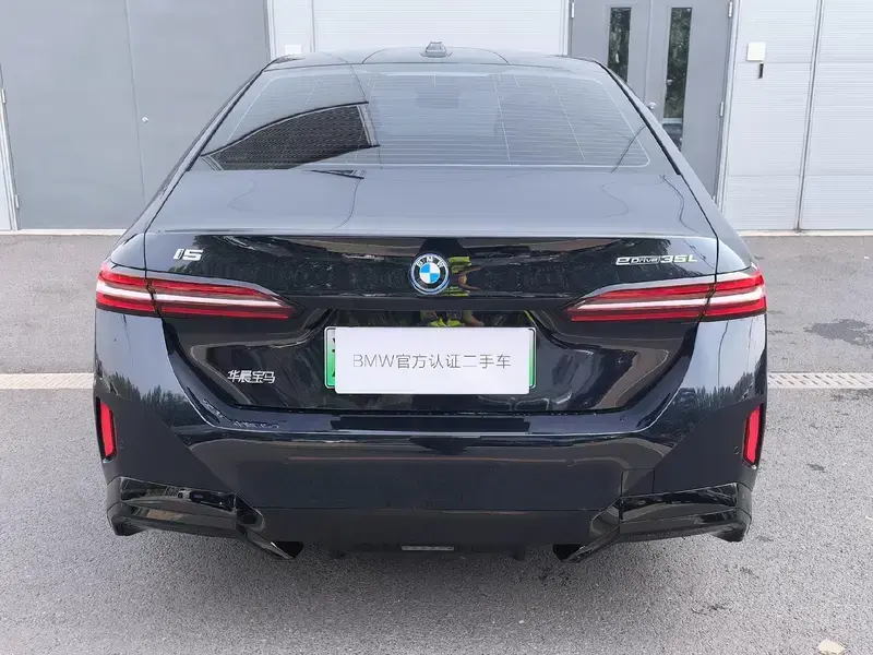 2025 BMW i5 с пробегом 11 800 км