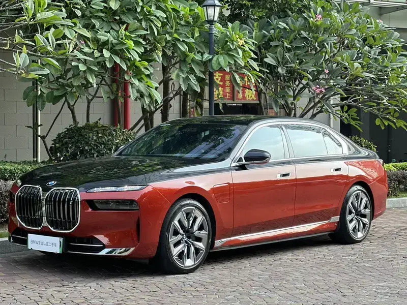 2023 BMW i7 с пробегом 25 000 км