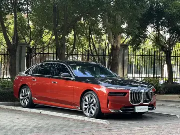 2023 BMW i7 с пробегом 25 000 км