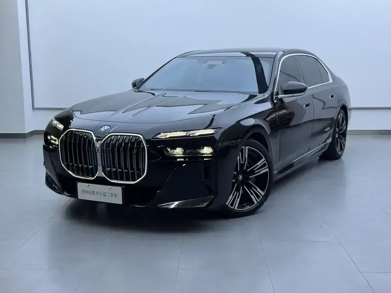 2023 BMW i7 с пробегом 26 000 км