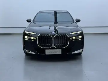 2023 BMW i7 с пробегом 26 000 км