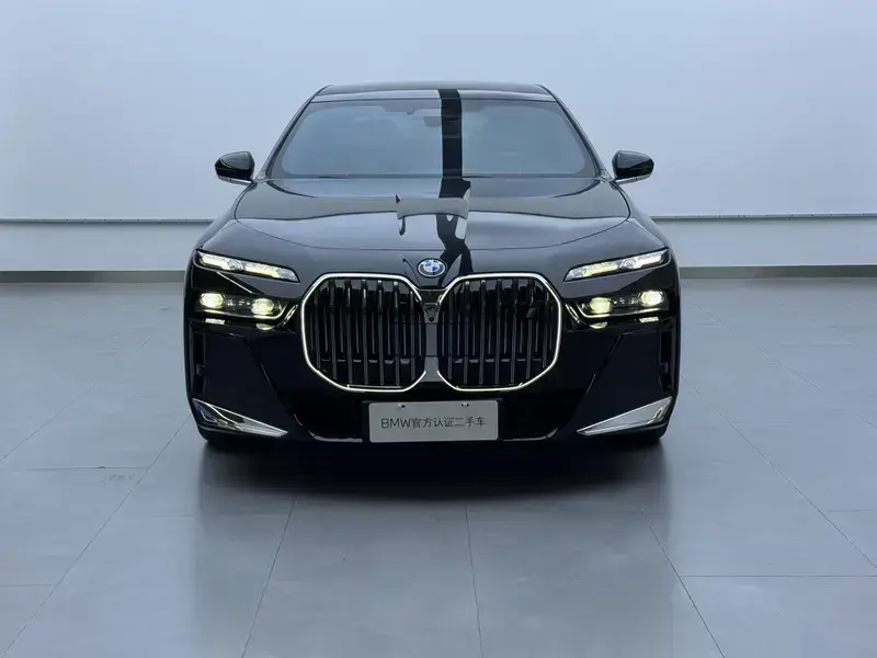2023 BMW i7 с пробегом 26 000 км