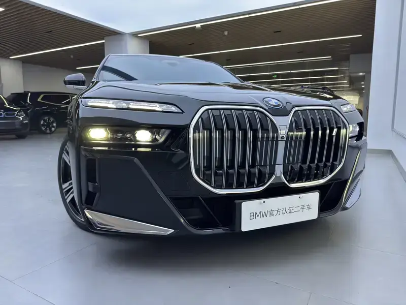 2023 BMW i7 с пробегом 26 000 км