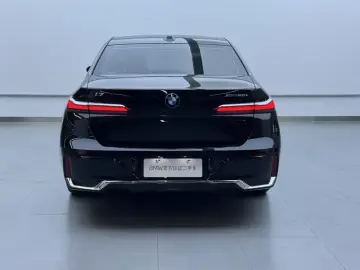 2023 BMW i7 с пробегом 26 000 км