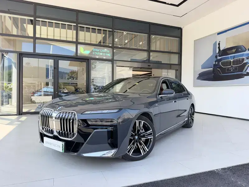 2023 BMW i7 с пробегом 48 300 км