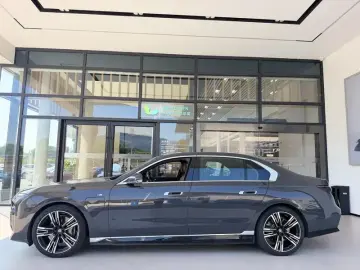 2023 BMW i7 с пробегом 48 300 км