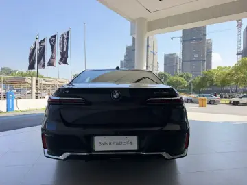 2023 BMW i7 с пробегом 48 300 км