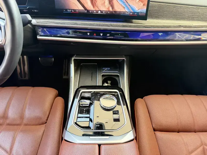 2023 BMW i7 с пробегом 48 300 км