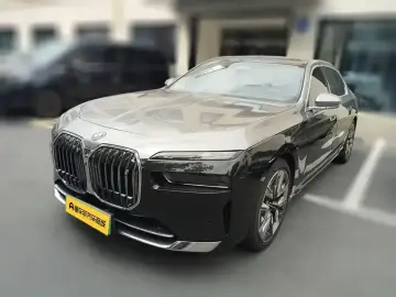 BMW i7