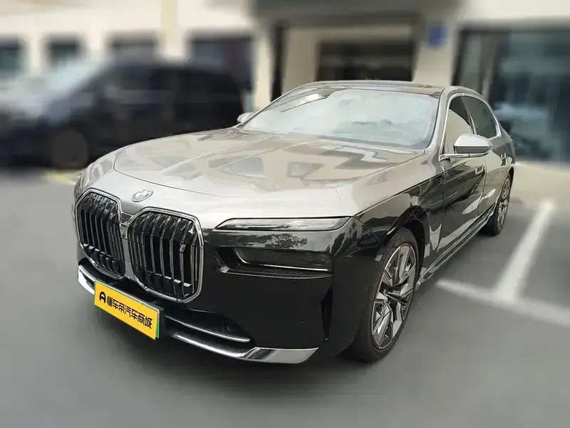 2023 BMW i7 с пробегом 27 200 км
