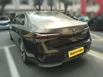 2023 BMW i7 с пробегом 27 200 км