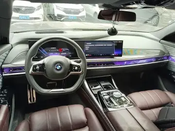 2023 BMW i7 с пробегом 27 200 км