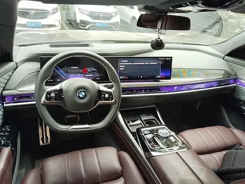 2023 BMW i7 с пробегом 27 200 км