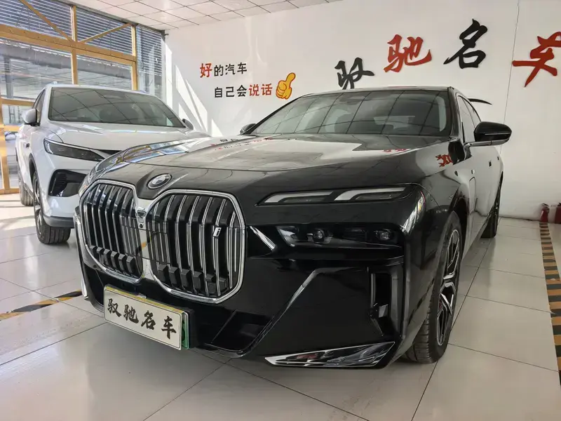 2023 BMW i7 с пробегом 14 000 км