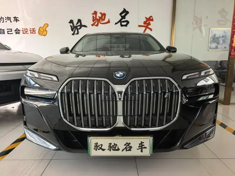 2023 BMW i7 с пробегом 14 000 км