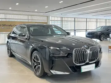 2023 BMW i7 с пробегом 1 100 км