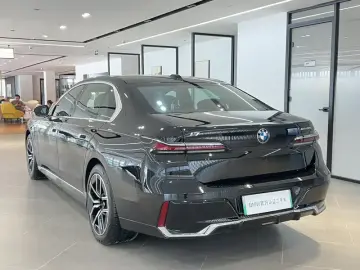 2023 BMW i7 с пробегом 1 100 км