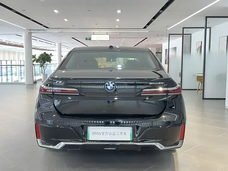 2023 BMW i7 с пробегом 1 100 км