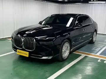 2023 BMW i7 с пробегом 42 400 км