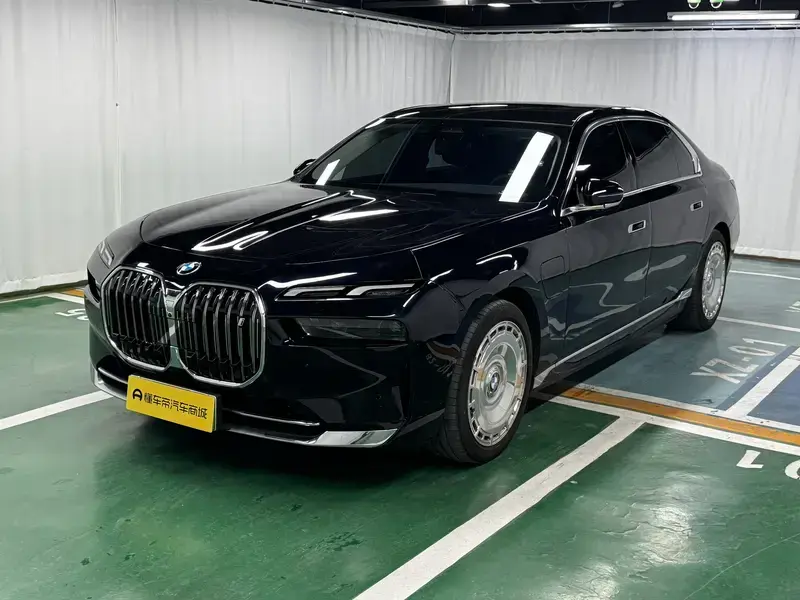 2023 BMW i7 с пробегом 42 400 км
