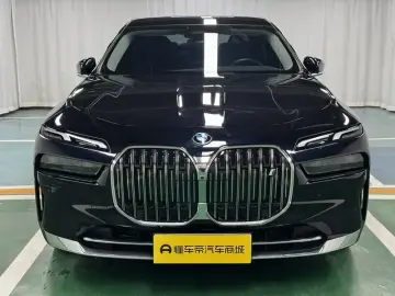 2023 BMW i7 с пробегом 42 400 км
