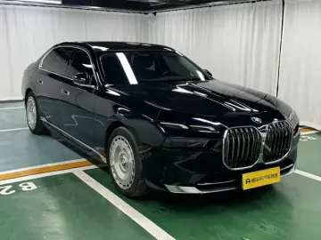 2023 BMW i7 с пробегом 42 400 км
