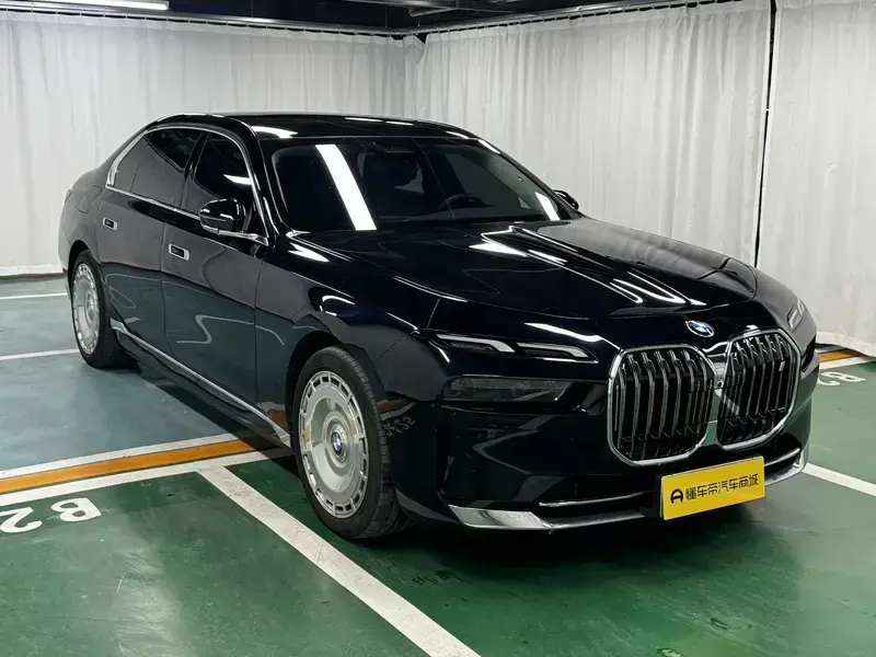 2023 BMW i7 с пробегом 42 400 км