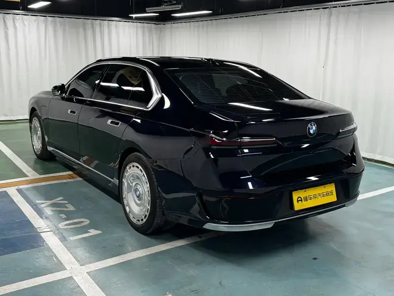 2023 BMW i7 с пробегом 42 400 км