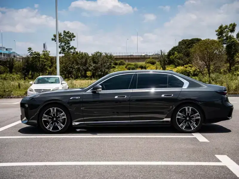 2023 BMW i7 с пробегом 58 000 км