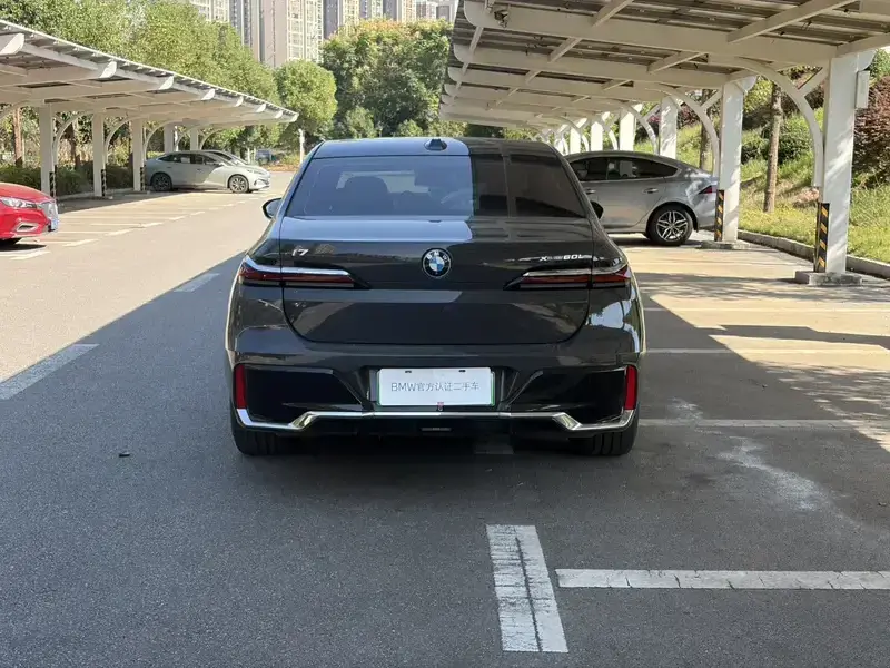 2023 BMW i7 с пробегом 58 000 км