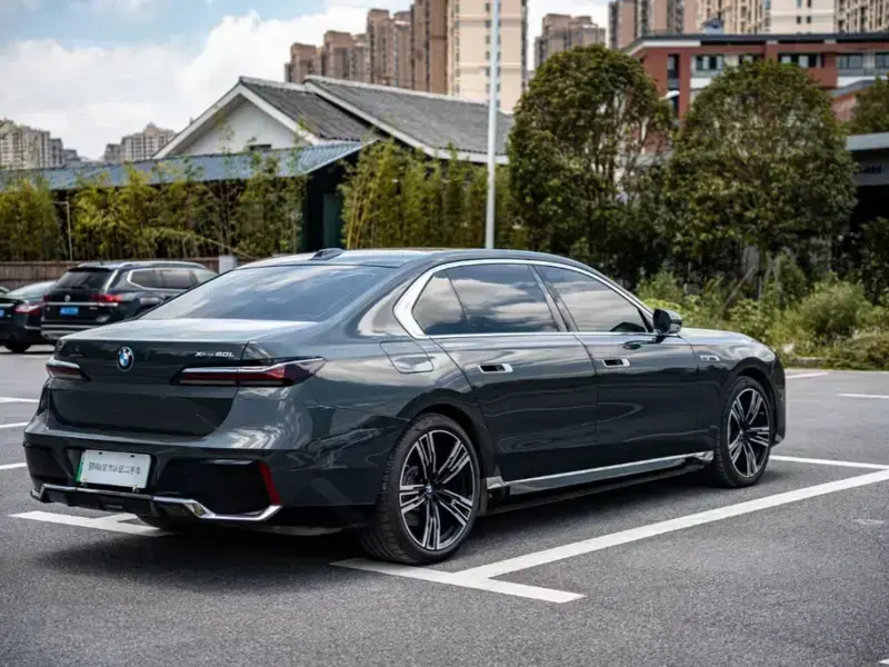 2023 BMW i7 с пробегом 58 000 км