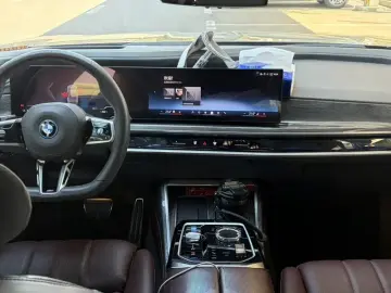 2023 BMW i7 с пробегом 58 000 км