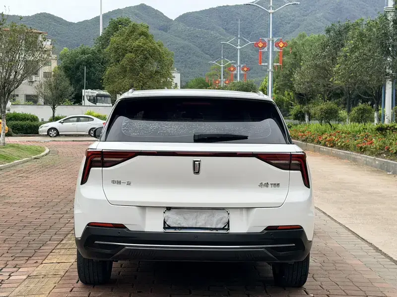2022 Bestune T55 с пробегом 31 000 км
