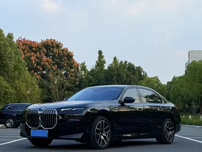 2023 BMW i7 с пробегом 29 000 км