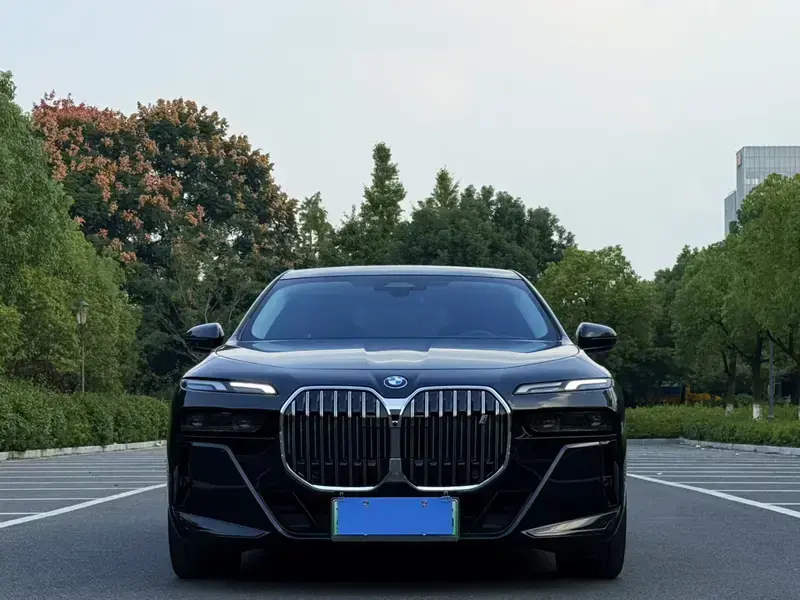 2023 BMW i7 с пробегом 29 000 км