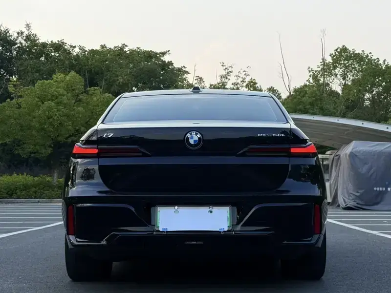 2023 BMW i7 с пробегом 29 000 км