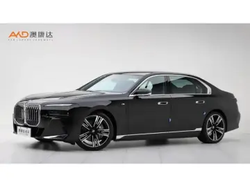 2023 BMW i7 с пробегом 18 900 км