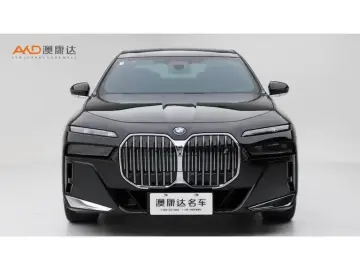 2023 BMW i7 с пробегом 18 900 км
