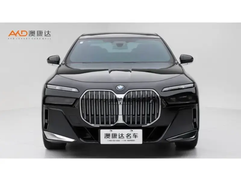 2023 BMW i7 с пробегом 18 900 км